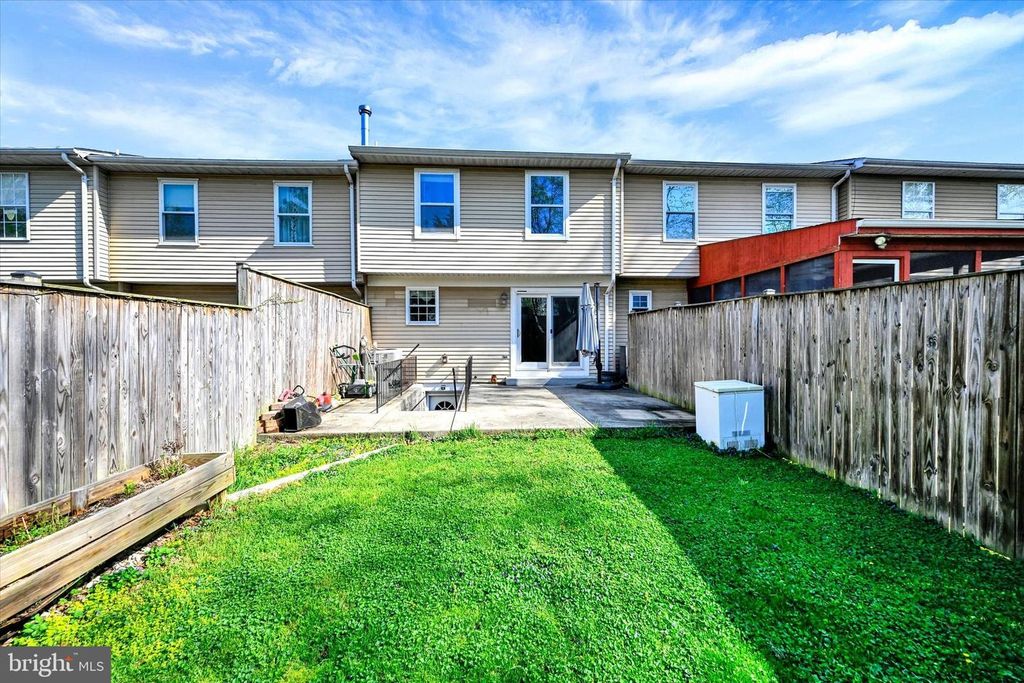 Image 27 of property listing at 19 DERWOOD CT, Parkville, MD 21234