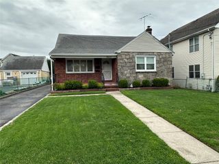 12 Smith Street, Glen Cove, NY 11542