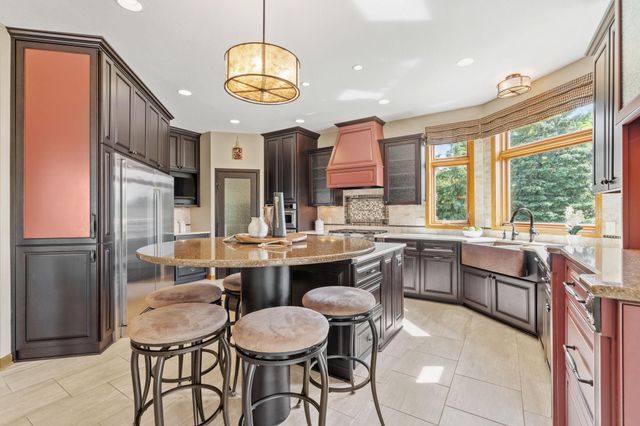 6210 Deerwood Circle N, Plymouth, MN 55442