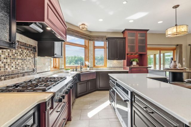 6210 Deerwood Circle N, Plymouth, MN 55442