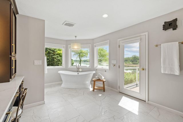 6210 Deerwood Circle N, Plymouth, MN 55442