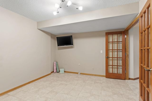 6210 Deerwood Circle N, Plymouth, MN 55442