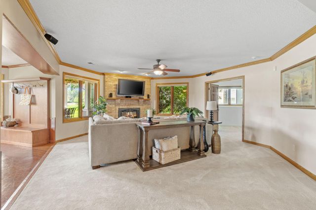 6210 Deerwood Circle N, Plymouth, MN 55442