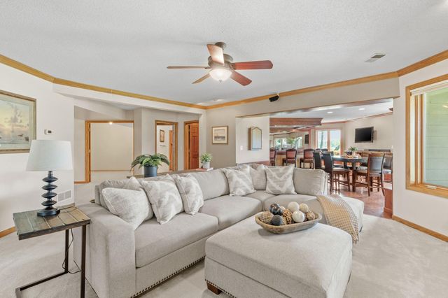 6210 Deerwood Circle N, Plymouth, MN 55442