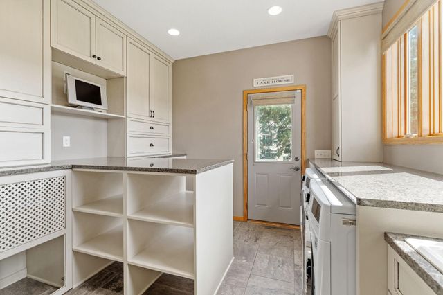 6210 Deerwood Circle N, Plymouth, MN 55442