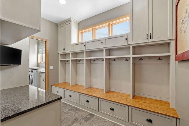 6210 Deerwood Circle N, Plymouth, MN 55442