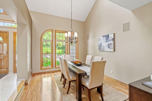 6210 Deerwood Circle N, Plymouth, MN 55442