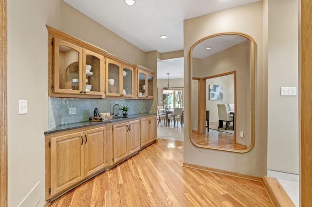 6210 Deerwood Circle N, Plymouth, MN 55442