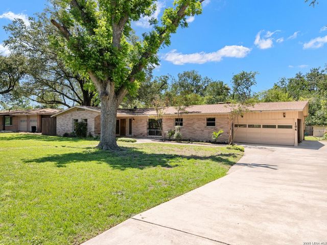 104 Herweck Drive, Castle Hills, TX 78213