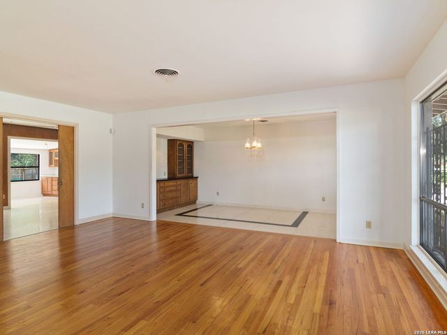 104 Herweck Drive, Castle Hills, TX 78213