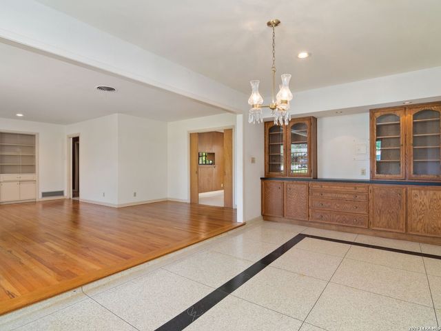 104 Herweck Drive, Castle Hills, TX 78213