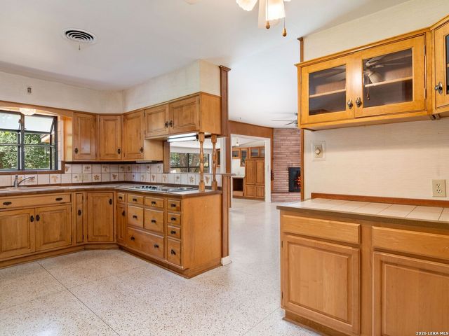 104 Herweck Drive, Castle Hills, TX 78213