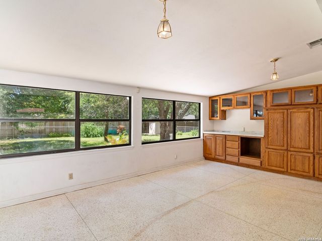 104 Herweck Drive, Castle Hills, TX 78213