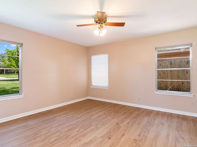 104 Herweck Drive, Castle Hills, TX 78213