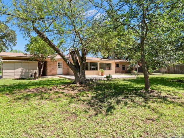 104 Herweck Drive, Castle Hills, TX 78213
