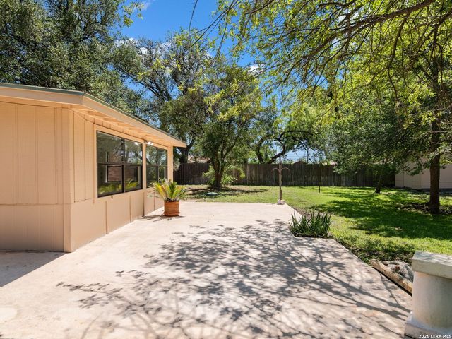 104 Herweck Drive, Castle Hills, TX 78213