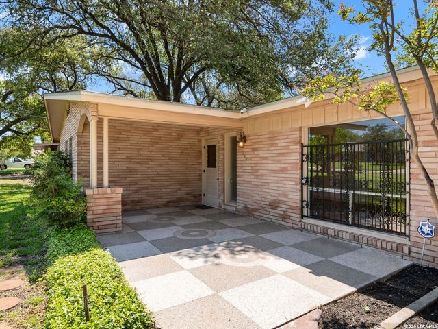 104 Herweck Drive, Castle Hills, TX 78213