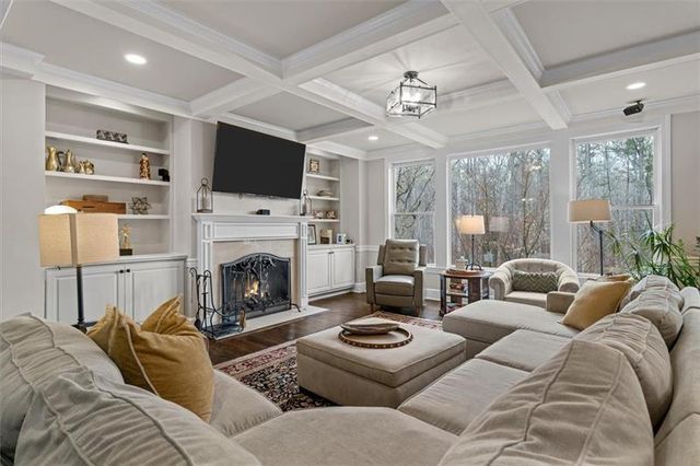 658 VININGS ESTATES Drive SE, Mableton, GA 30126