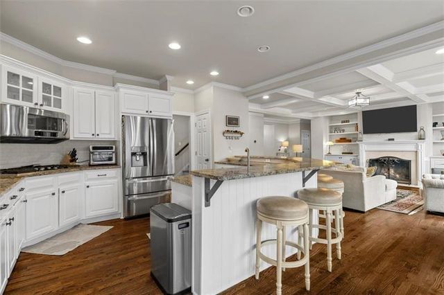 658 VININGS ESTATES Drive SE, Mableton, GA 30126