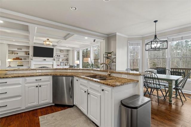 658 VININGS ESTATES Drive SE, Mableton, GA 30126
