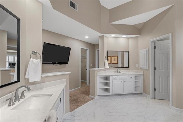 658 VININGS ESTATES Drive SE, Mableton, GA 30126