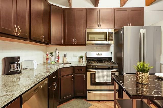908 N Damen Avenue 1R, Chicago, IL 60622