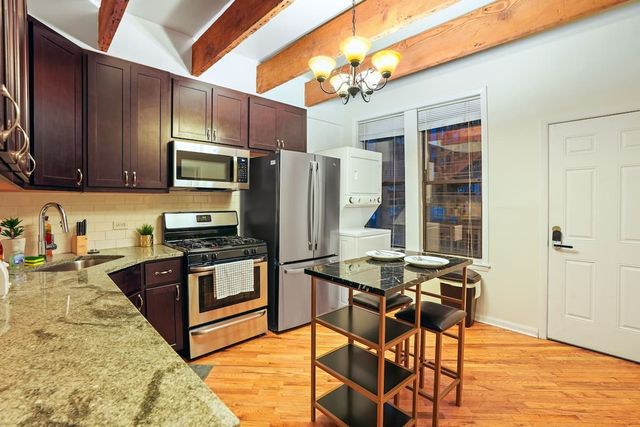 908 N Damen Avenue 1R, Chicago, IL 60622