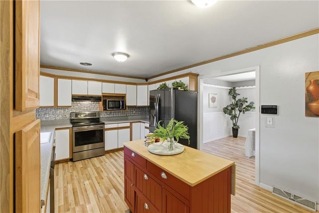 12105 E 41st Street, Independence, MO 64052