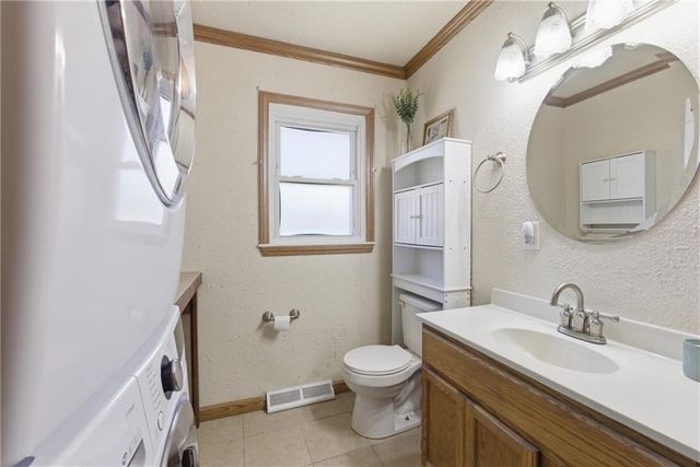12105 E 41st Street, Independence, MO 64052