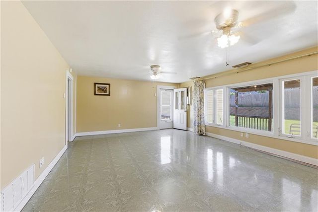 12105 E 41st Street, Independence, MO 64052