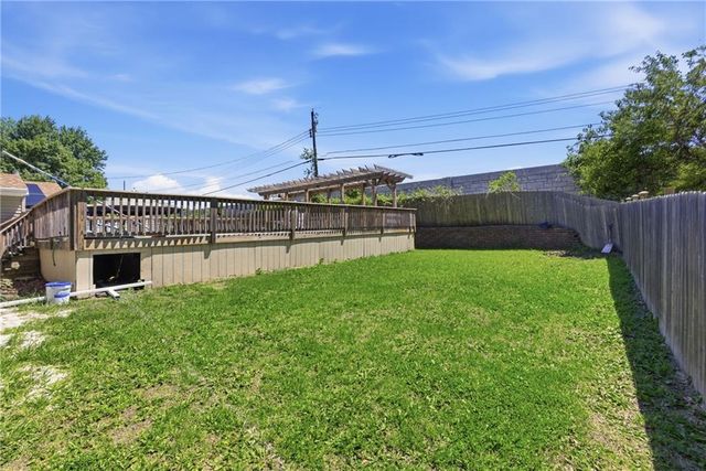 12105 E 41st Street, Independence, MO 64052