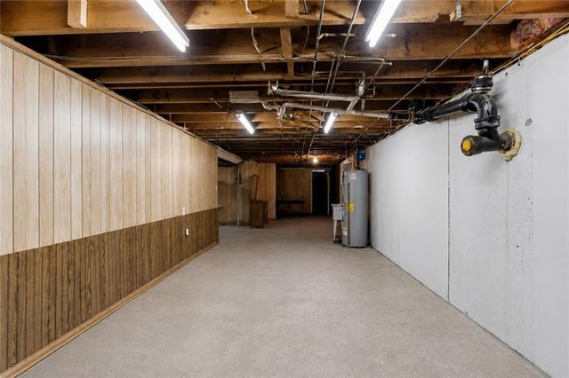 12105 E 41st Street, Independence, MO 64052