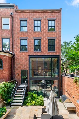 435 HENRY Street, New York City, NY 11231