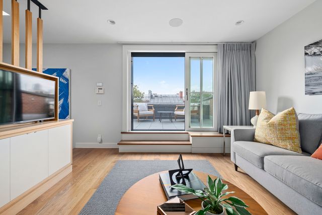 435 HENRY Street, New York City, NY 11231