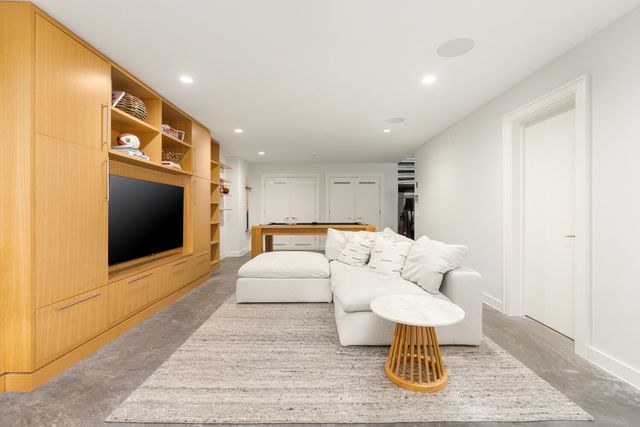 435 HENRY Street, New York City, NY 11231