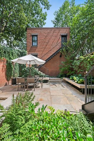 435 HENRY Street, New York City, NY 11231