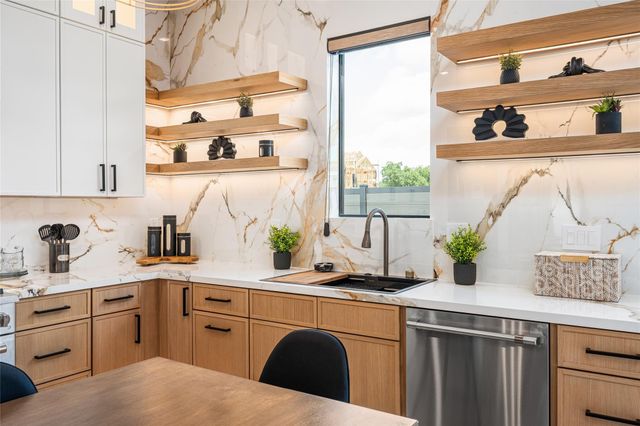 631 Rolling Oaks, Stafford, TX 77477