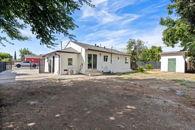 2215 E Flora St, Stockton, CA 95205
