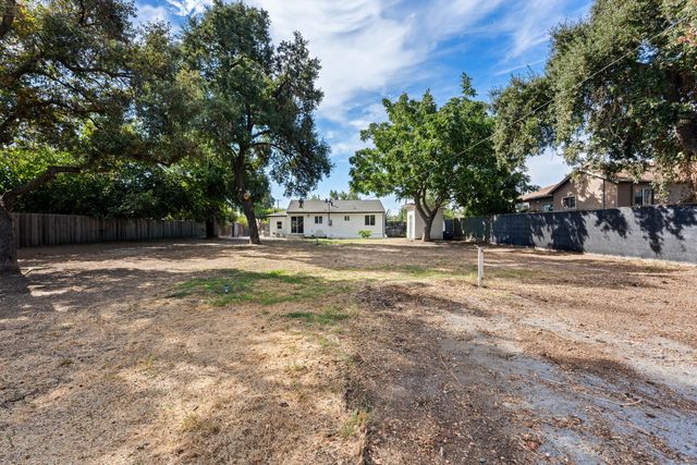 2215 E Flora St, Stockton, CA 95205