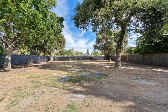 2215 E Flora St, Stockton, CA 95205
