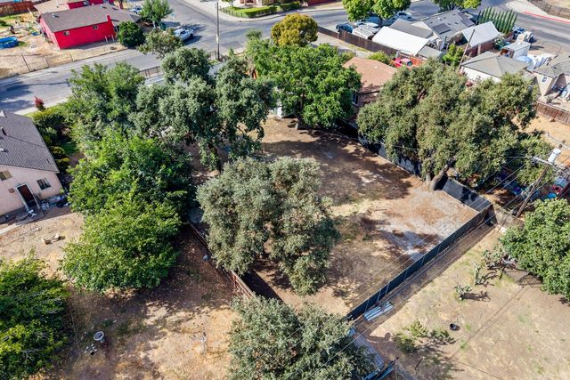 2215 E Flora St, Stockton, CA 95205
