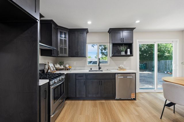 2215 E Flora St, Stockton, CA 95205