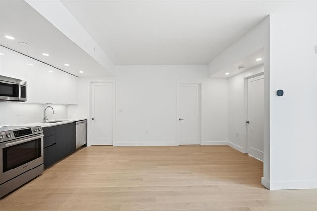932 Broadway 306, Chelsea, MA 02150