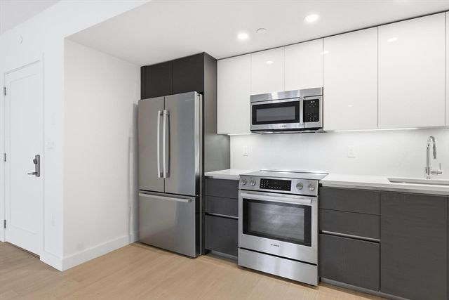 932 Broadway 306, Chelsea, MA 02150