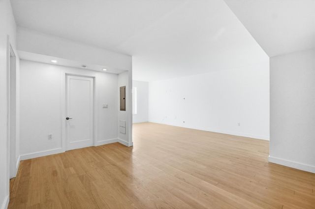 932 Broadway 306, Chelsea, MA 02150