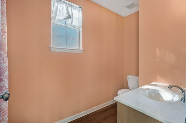 104 Edgehill Ln, Hendersonville, TN 37075