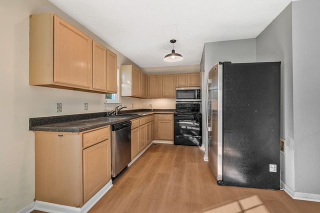 104 Edgehill Ln, Hendersonville, TN 37075