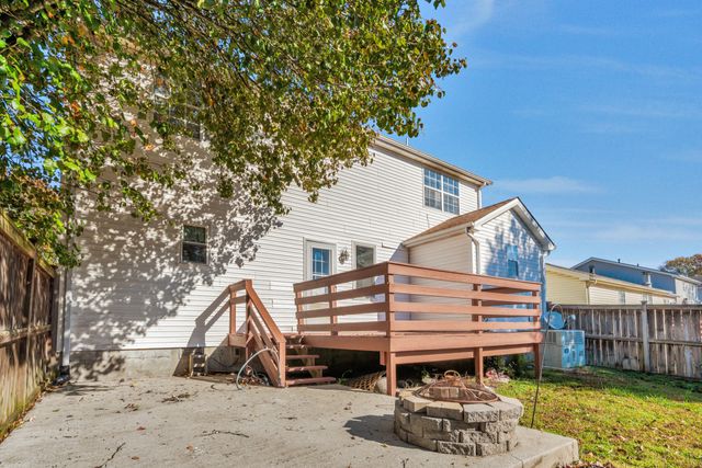 104 Edgehill Ln, Hendersonville, TN 37075