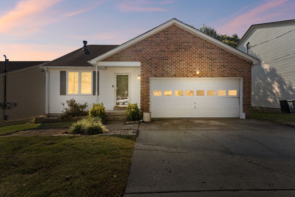 104 Edgehill Ln, Hendersonville, TN 37075