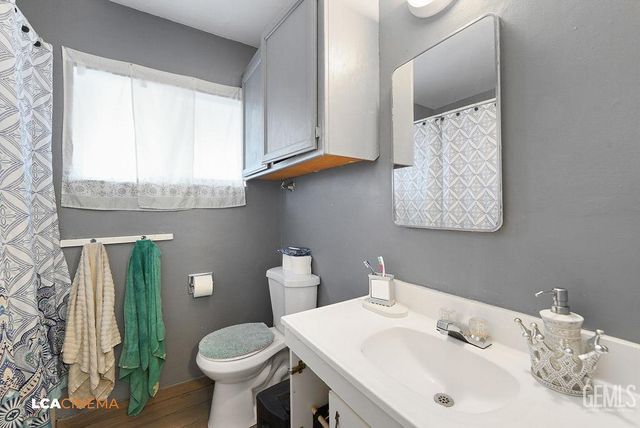 2204 Lynwood Street, Bakersfield, CA 93306